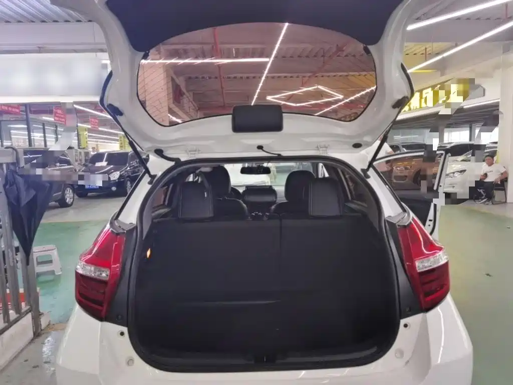 Toyota Yaris L 2017 — фото 19