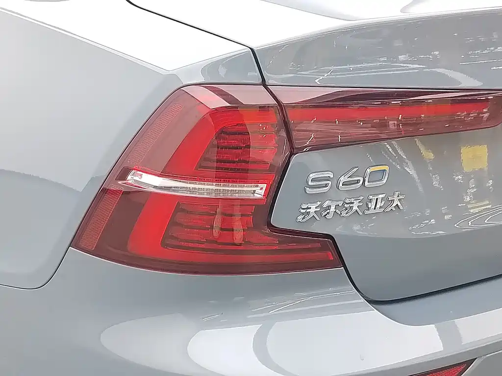 Volvo S60 2023 — фото 10