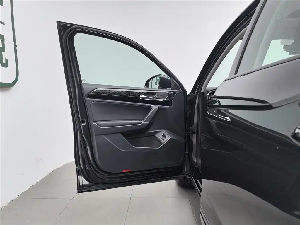 Volkswagen GTE PHEV 2020 — фото 8