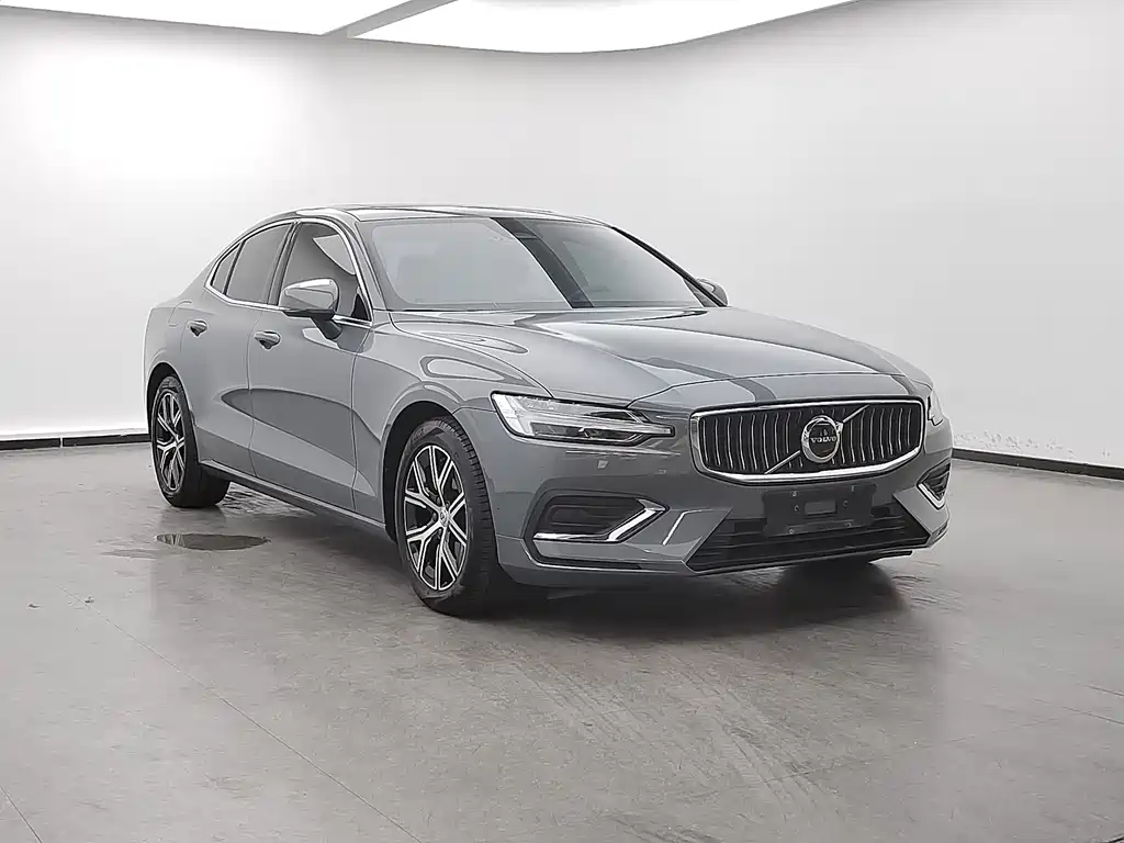 Volvo S60 2023 — фото 3