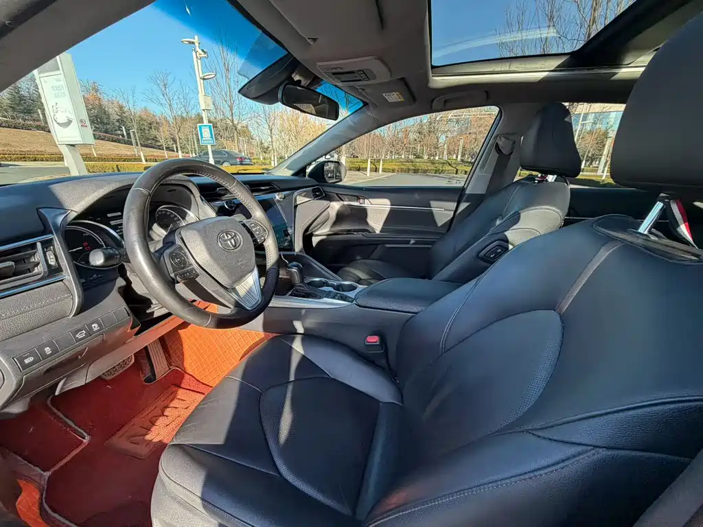 Toyota Camry 2019 — фото 7