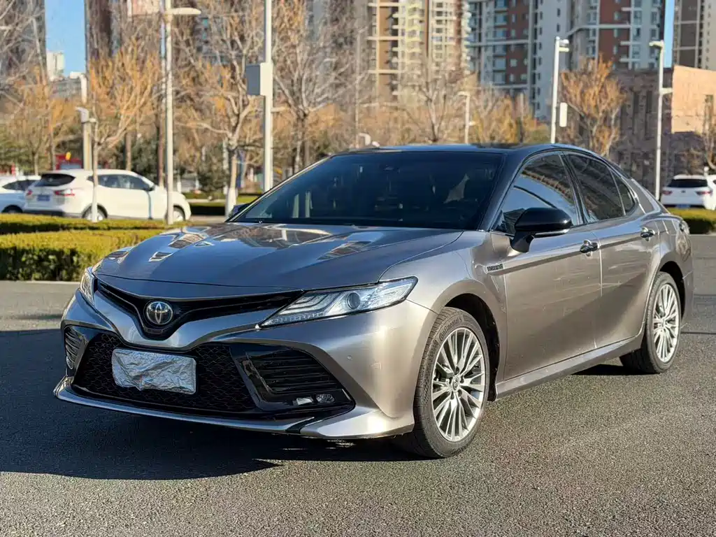 Toyota Camry 2019 — фото 1