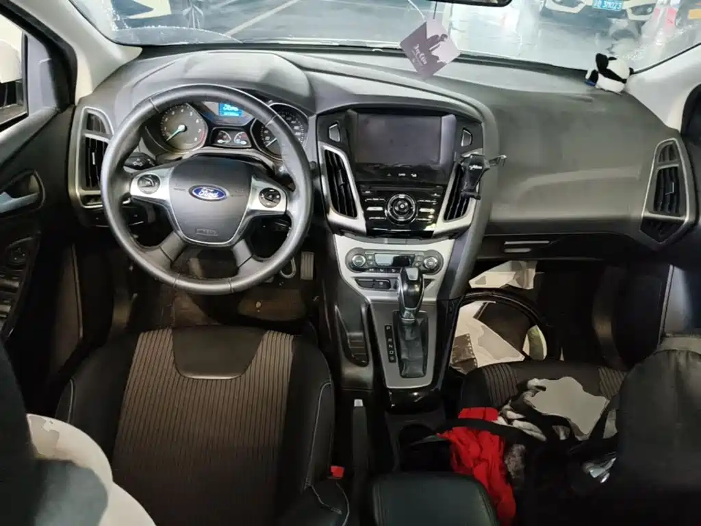 Ford Focus 2015 — фото 10