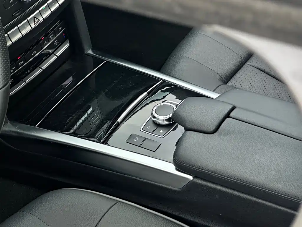 Mercedes-Benz E-Class 2017 — фото 18