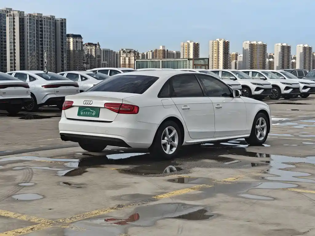 Audi A4L 2015