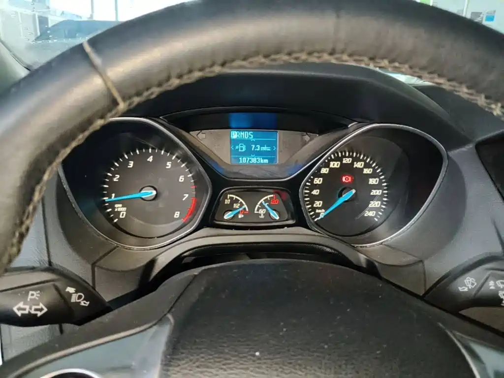 Ford Focus 2015 — фото 12
