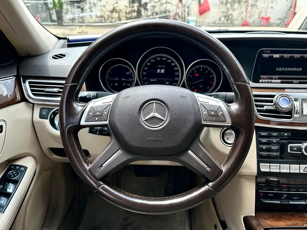 Mercedes-Benz E-Class 2014 — фото 10
