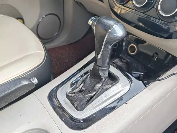 Dongfeng Jingyi XV 2015
