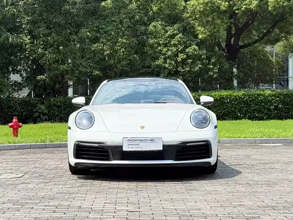 Porsche 911 2025