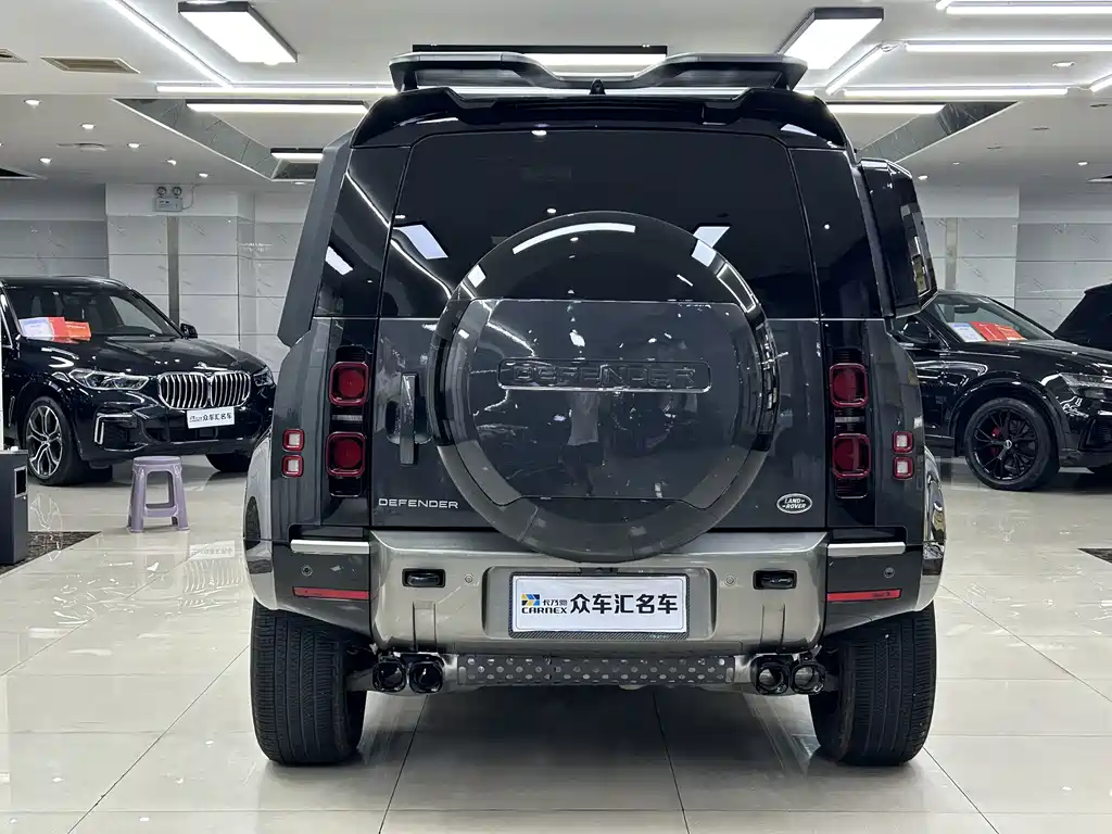 Land Rover Defender 2024