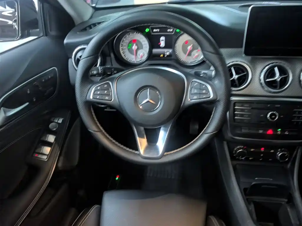 Mercedes-Benz GLA 2017 — фото 11