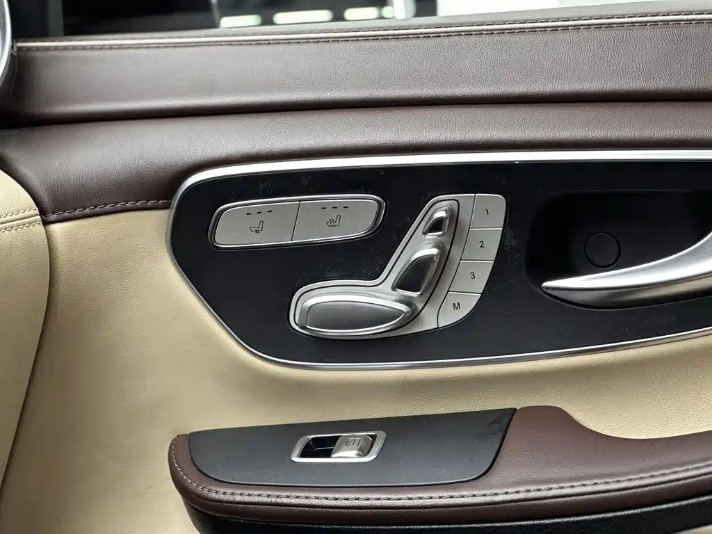 Mercedes-Benz V-Class 2019 — фото 10