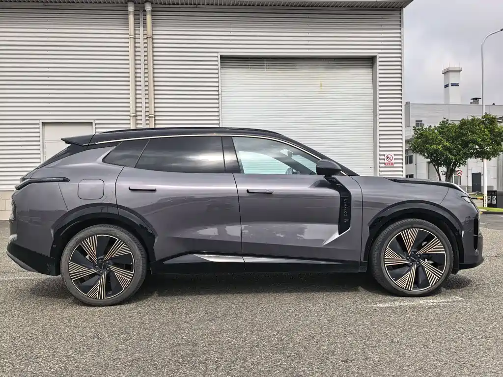 Lynk & Co 08 EM-P 2024 — фото 5