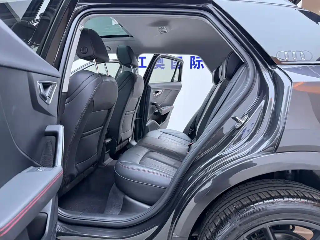 Audi Q2L 2023 — фото 14