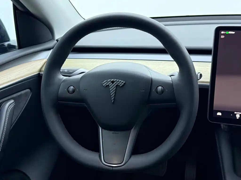 Tesla Model Y 2022 — фото 9