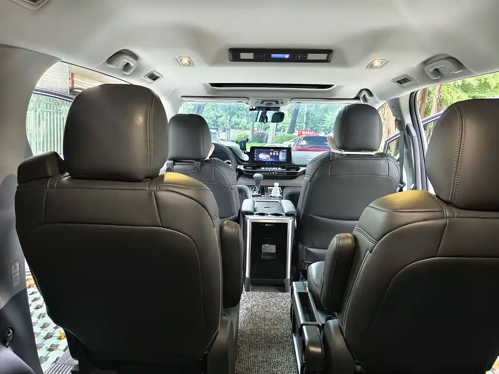 Toyota Sienna 2025 — фото 16