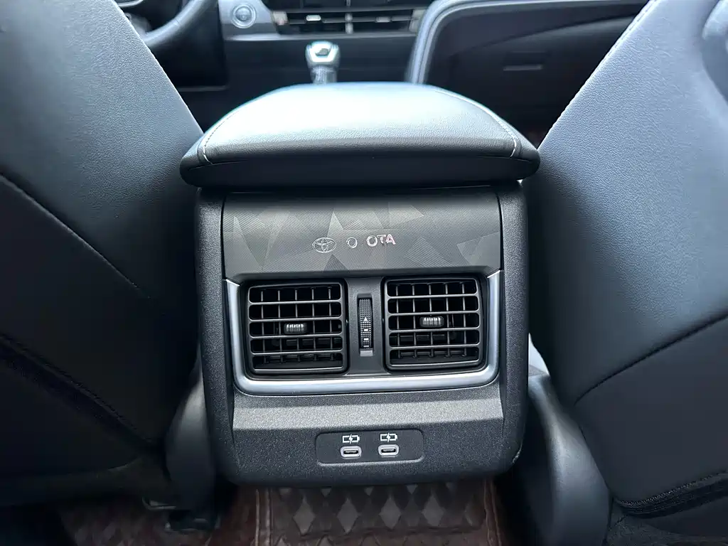 Toyota Camry 2025 — фото 14