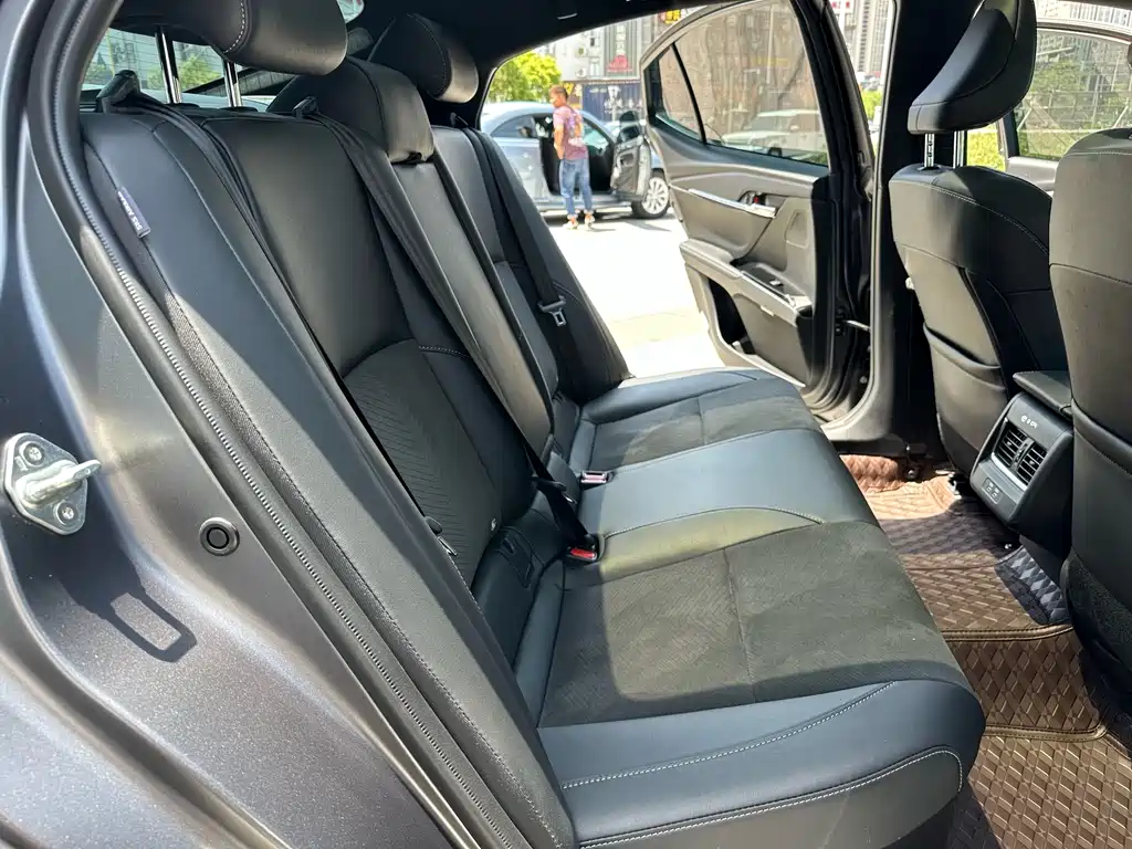 Toyota Camry 2025 — фото 10