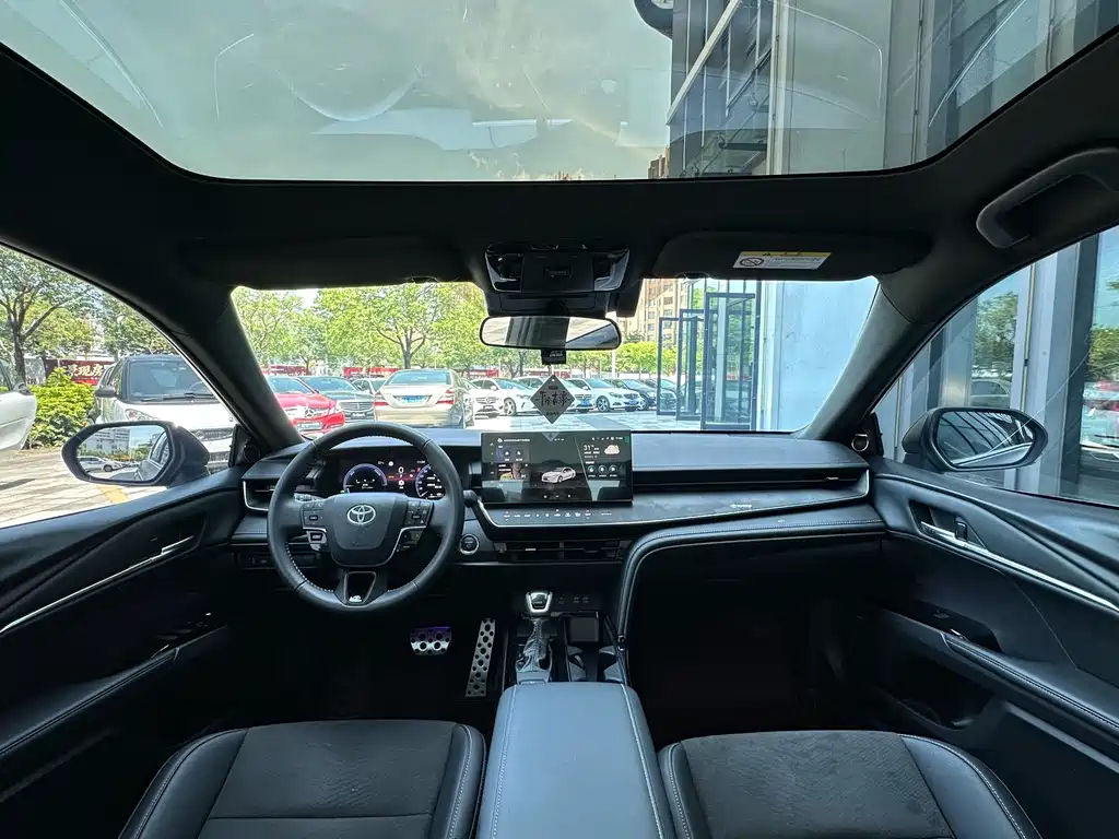 Toyota Camry 2025 — фото 16