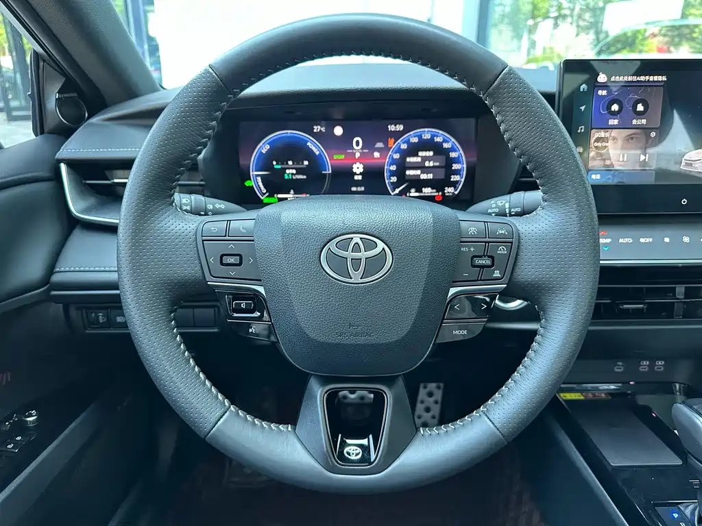 Toyota Camry 2025 — фото 18
