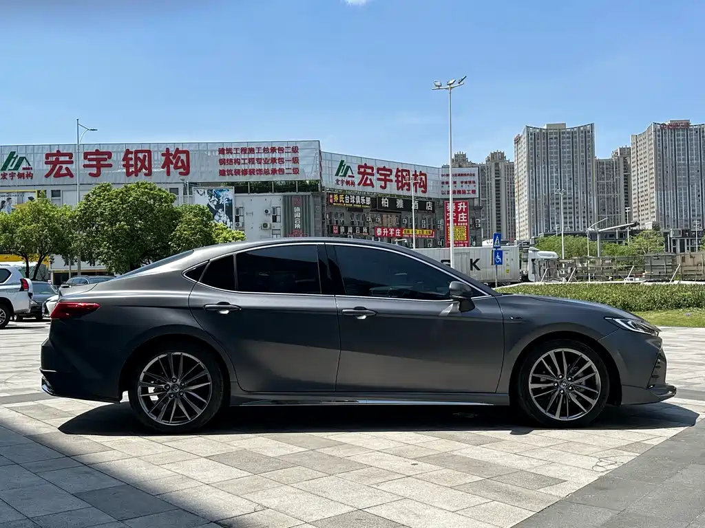 Toyota Camry 2025 — фото 4