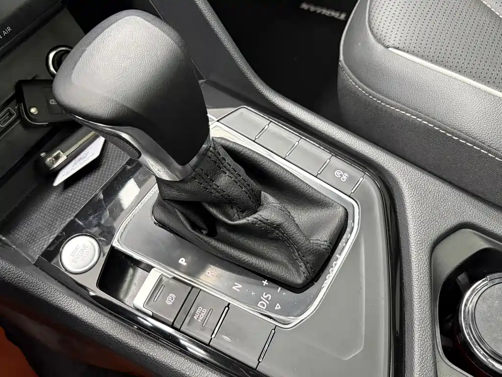 Volkswagen Tiguan L 2023 — фото 15