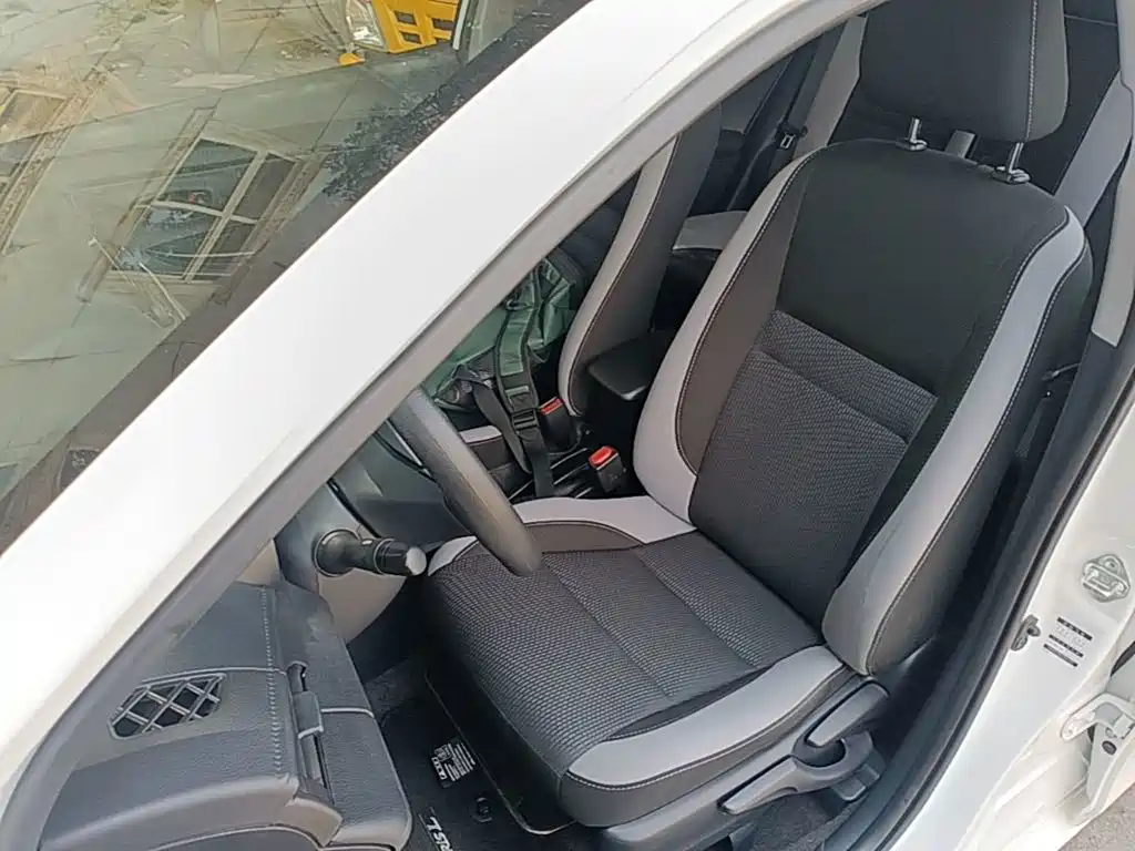 Toyota Yaris L 2022 — фото 15