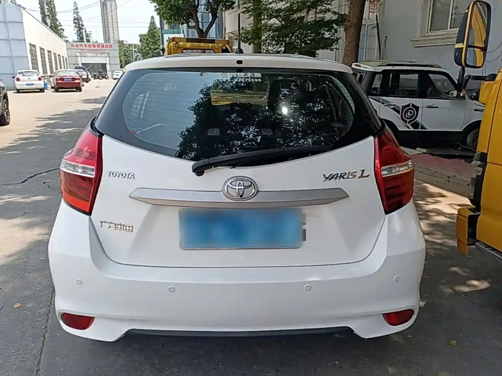Toyota Yaris L 2022