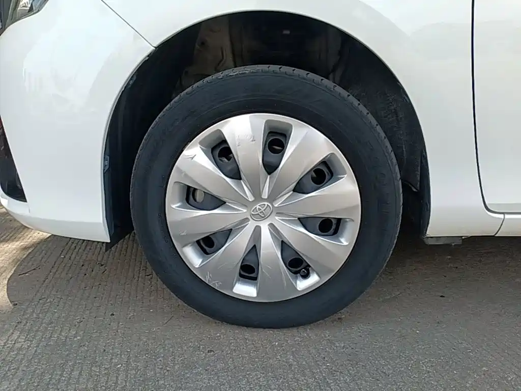 Toyota Yaris L 2022 — фото 23
