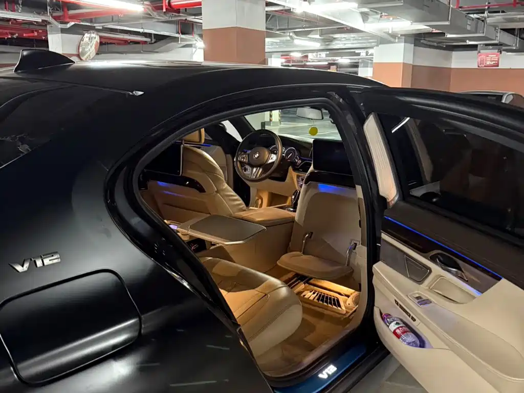 BMW 7 Series 2017 — фото 9