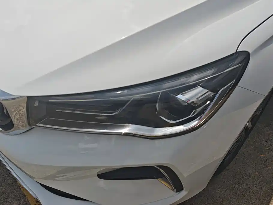 Geely Emgrand 2024