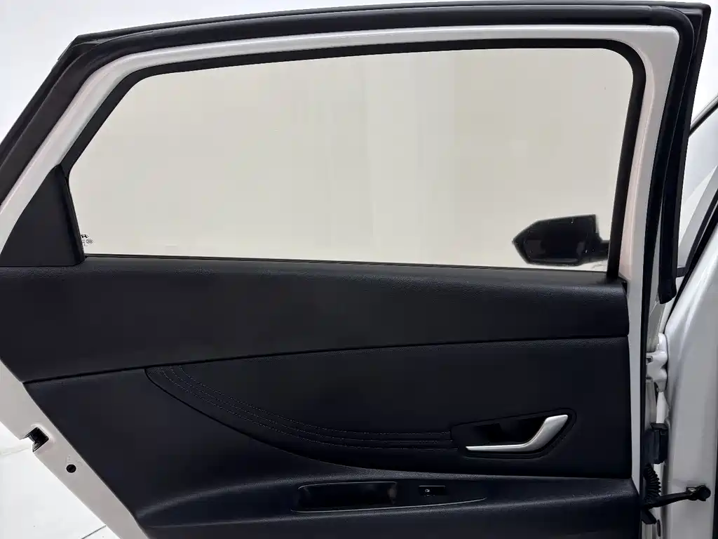 Hyundai Elantra 2023 — фото 22