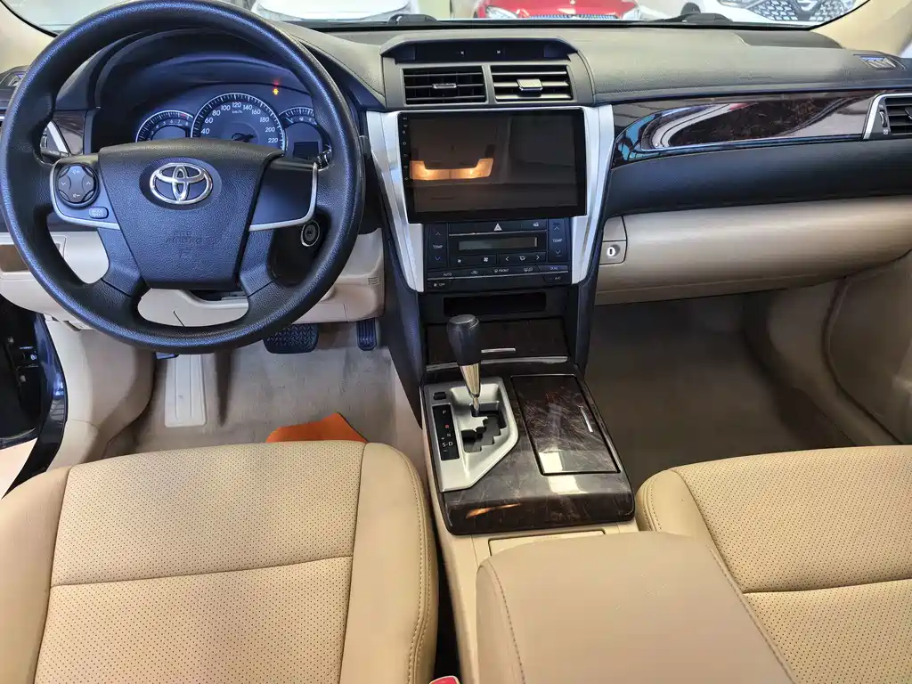 Toyota Camry 2015 — фото 8