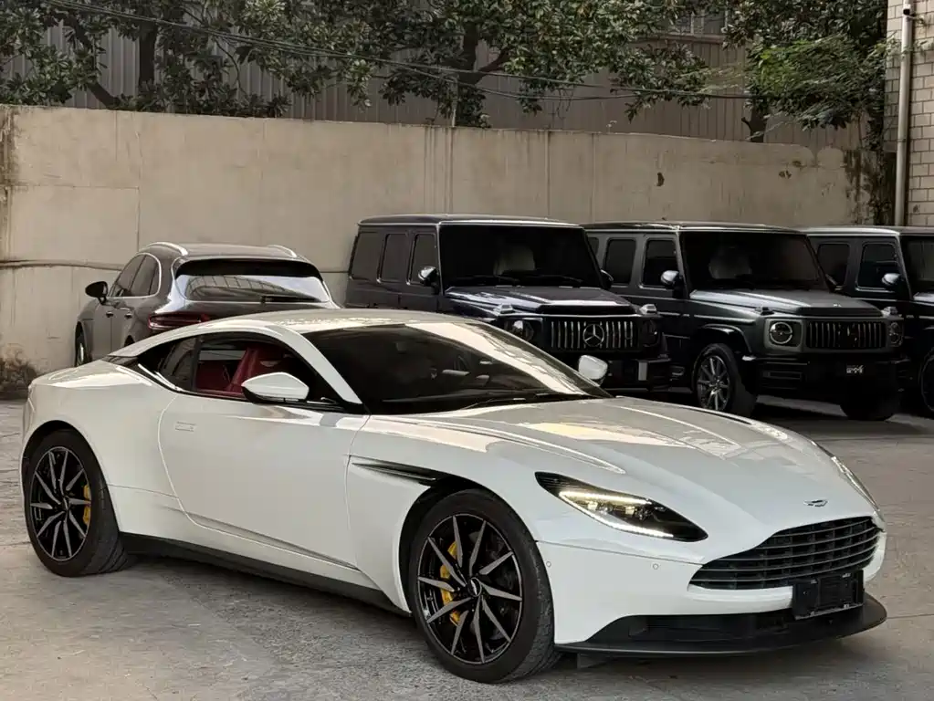Aston Martin DB11 2019 — фото 2