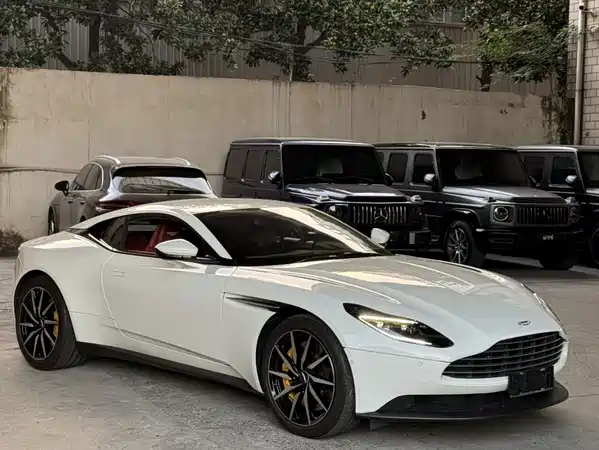 Aston Martin DB11 2019