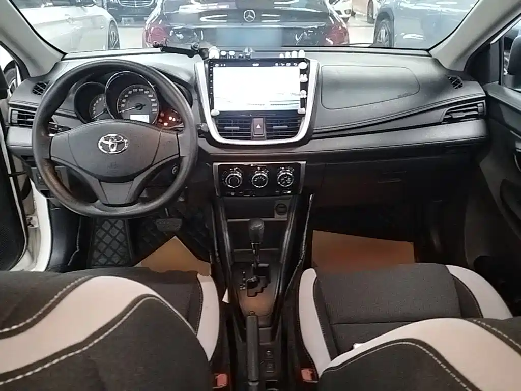 Toyota Yaris L 2020 — фото 10