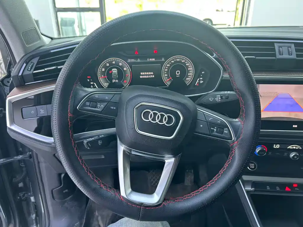 Audi Q3 2021 — фото 11