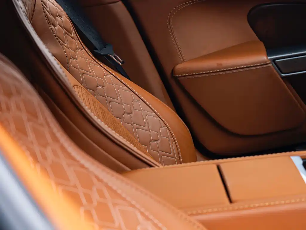 Aston Martin Rapide 2018 — фото 28