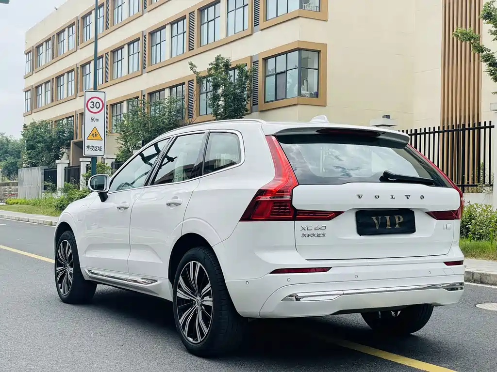 Volvo XC60 Plug-In Hybrid 2021 — фото 33