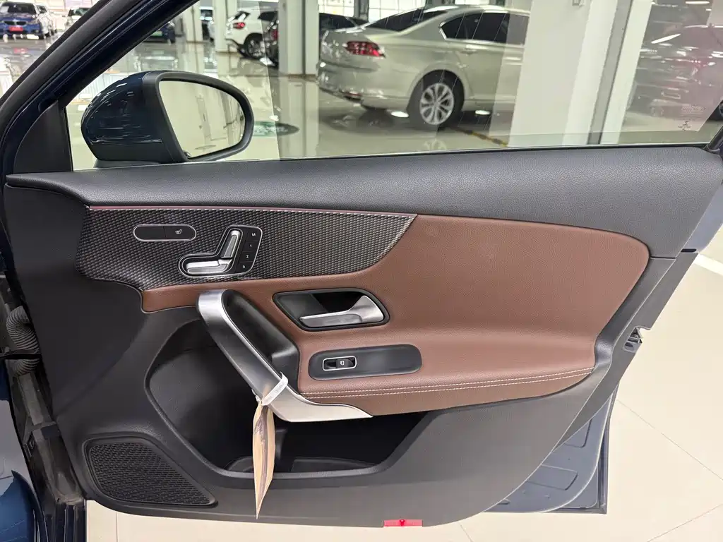 Mercedes-Benz A-Class 2020 — фото 11