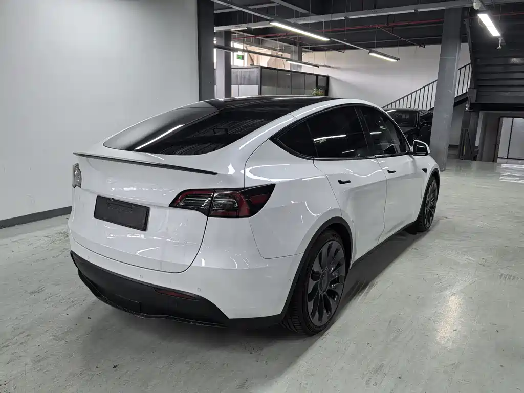 Tesla Model Y 2023 — фото 11