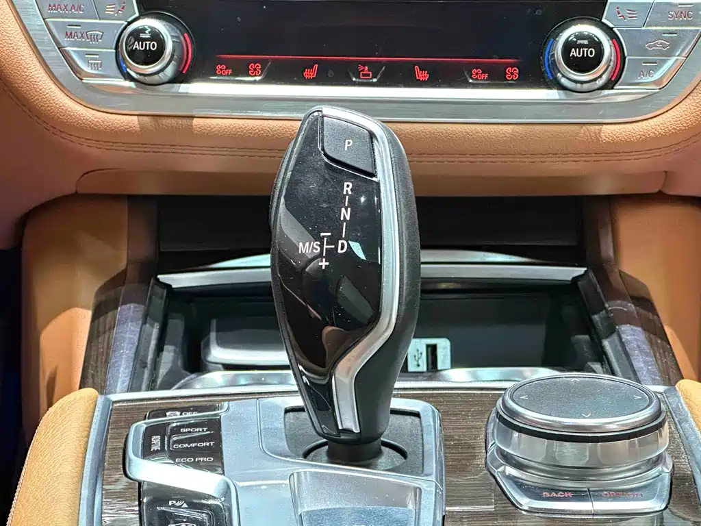 BMW 7 Series 2016 — фото 13