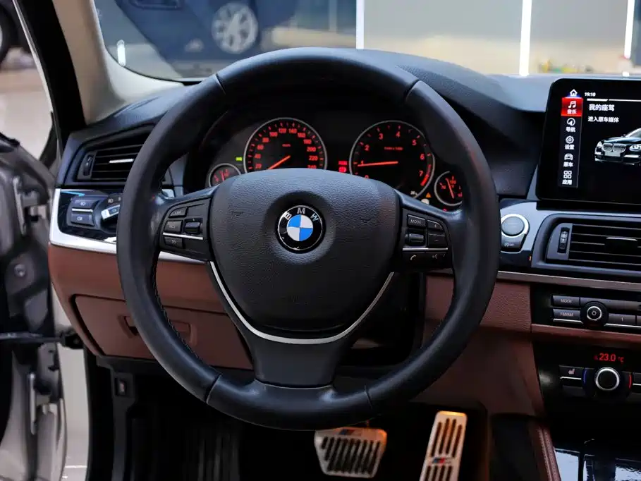 BMW 5 Series 2016 — фото 23