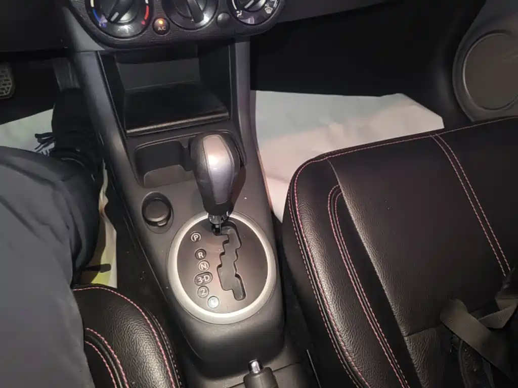 Suzuki Swift 2015 — фото 14