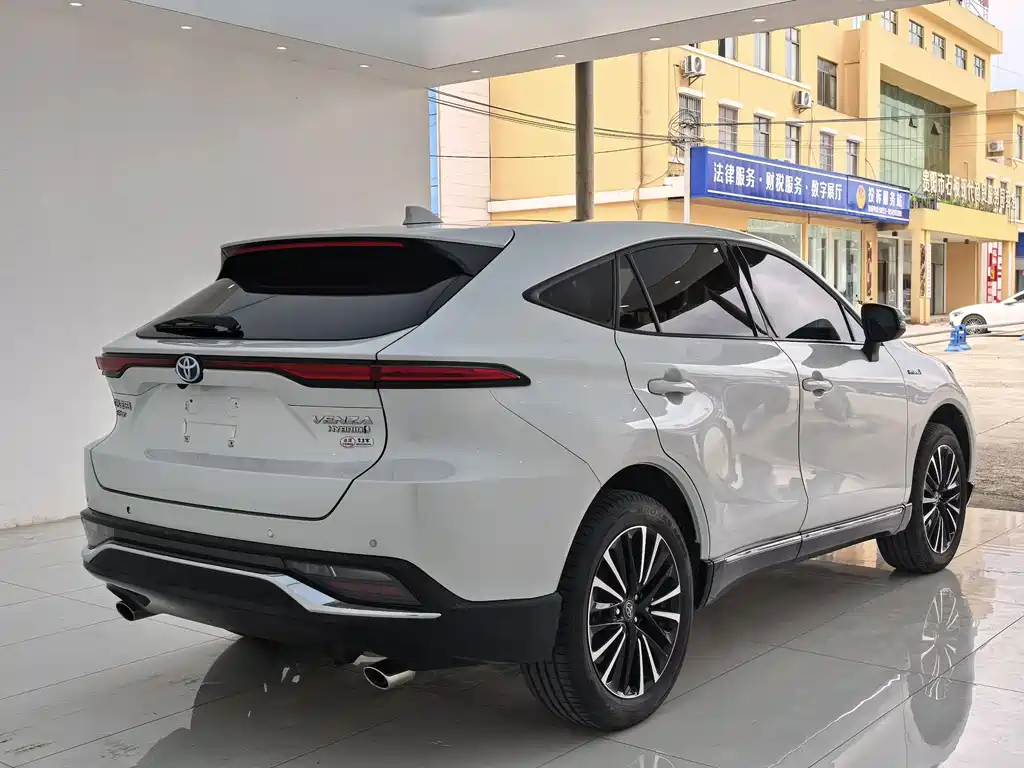 Toyota Venza 2023 — фото 17
