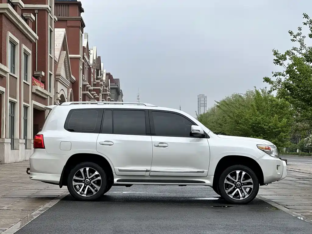 Toyota Land Cruiser 2016 — фото 9
