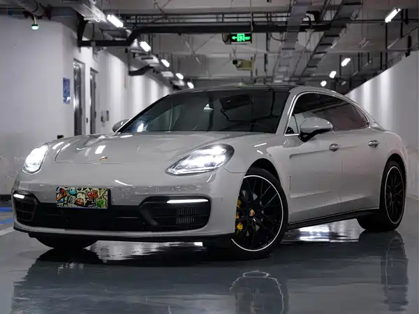 Porsche Panamera 2023