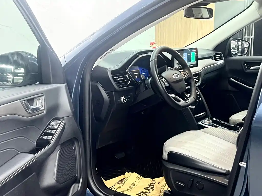 Ford Escape 2020 — фото 12