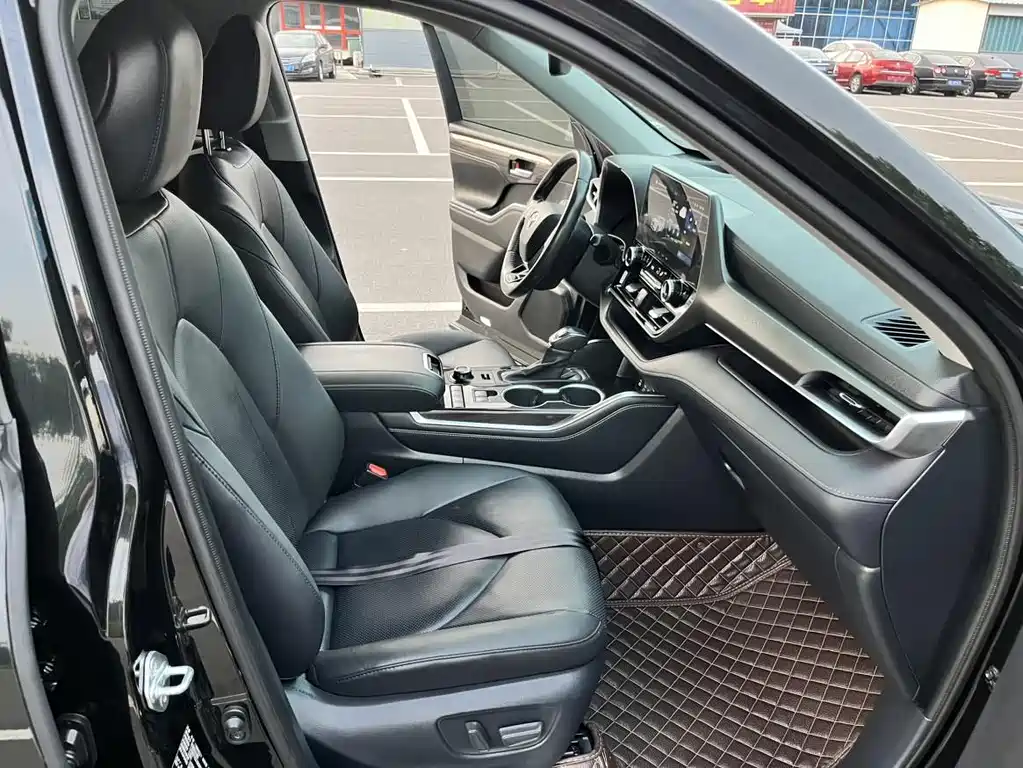 Toyota Highlander 2024 — фото 10