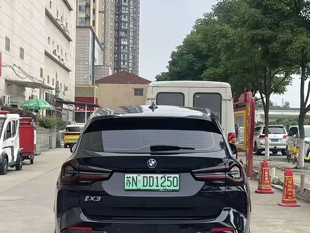 BMW iX3 2023 — фото 17